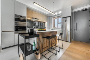 169 ON MAIN - Designer Apartment